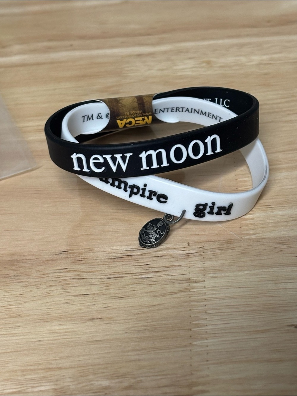 Twilight Saga New Moon Black & White Silicone Bracelet Set